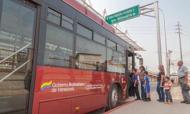 Buses Rutas Alimentadoras del Metro Maracaibo. Maracaibo 14 de febrero del 2014 (Foto: Kenny Attow)