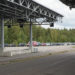 Cars queue to enter Finland from Russia at Finland's most southern crossing point Vaalimaa, around three hour drive from Saint Petersburg, in Vaalimaa, Finland September 22, 2022. REUTERS/Essi Lehto