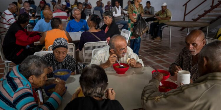 La ONU destacó que la asistencia este año se concentrará en los sectores de salud; agua, saneamiento e higiene; seguridad alimentaria y nutrición; alojamiento; protección; y educación. EFE/Miguel Gutiérrez/Archivo