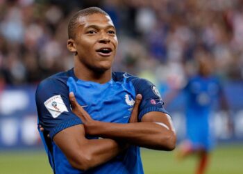 epa06175318 Kylian Mbappe of France celebrates scoring during the FIFA World Cup qualification Round 1 - Group A soccer match between France and The Netherlands at the Stade de France stadium, in Saint-Denis, Paris, France, 31 August 2017.  EPA/YOAN VALAT (MaxPPP TagID: epalivetwo881912.jpg) [Photo via MaxPPP]