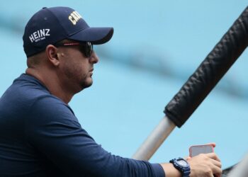 Víctor Gárate, de los Leones del Caracas / Foto Alejandro van Schermbeek vía LVBP